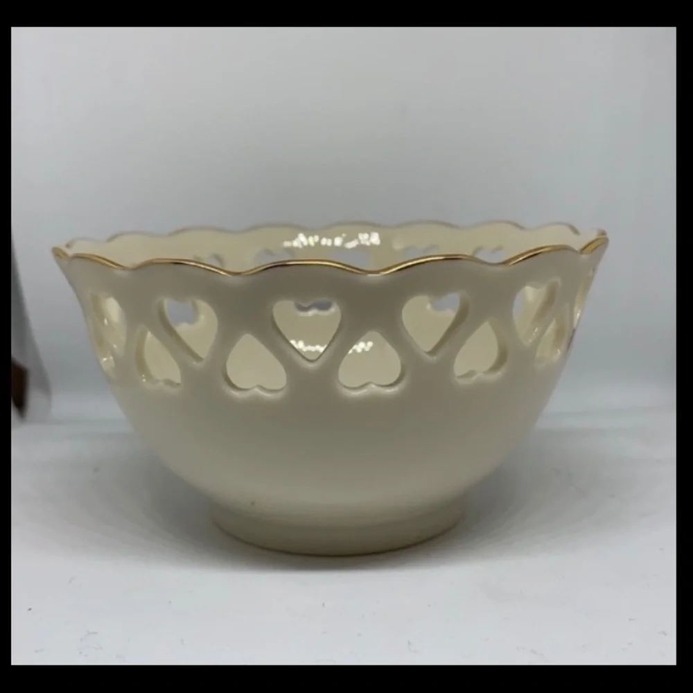 Lenox Hearts Collection Footed Small 24K Gold Trim Bowl